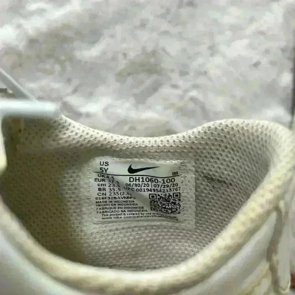 Nike shoes - Picture 7 of 8